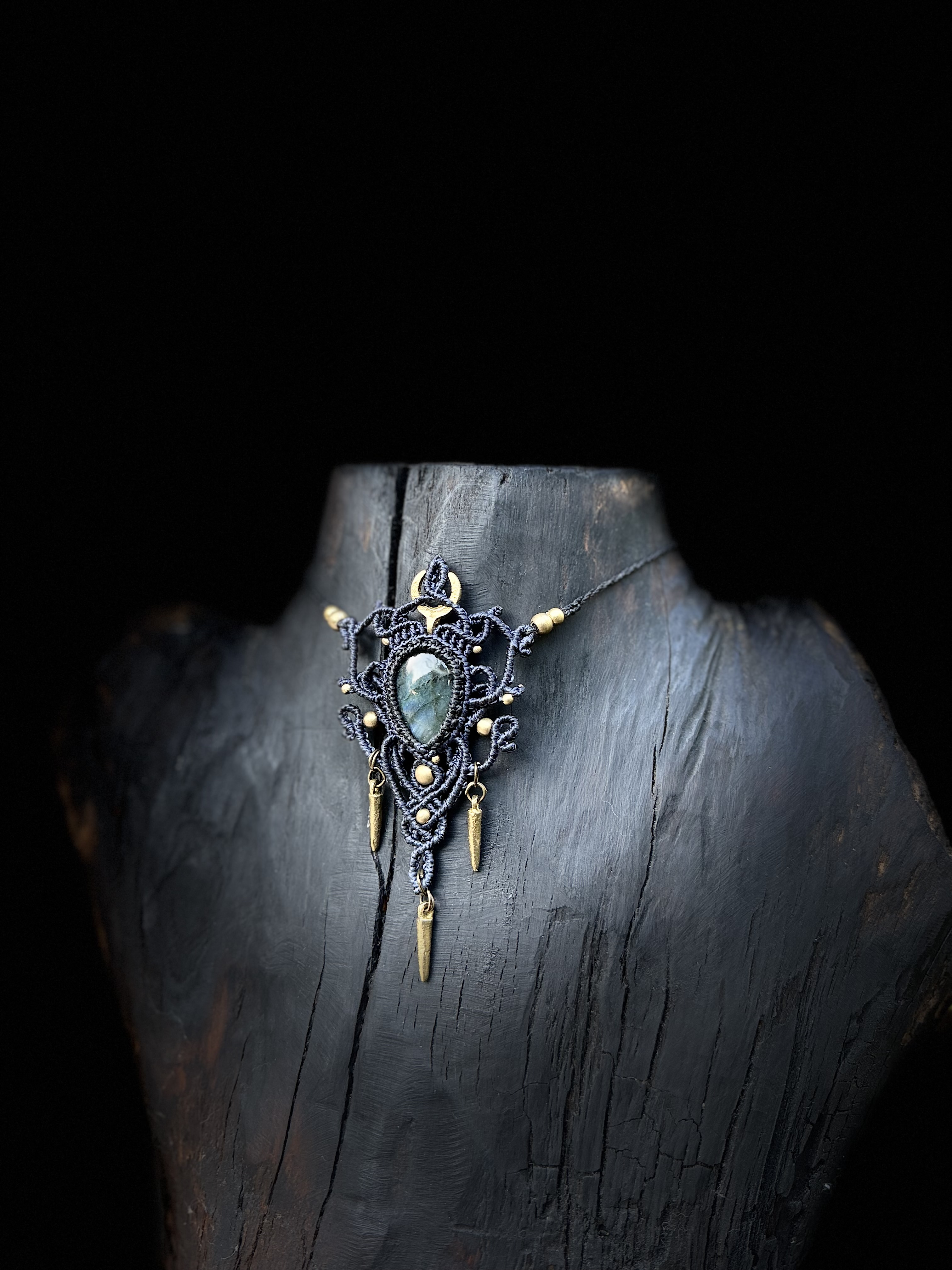 Dunkelblau Labradorit Amulett