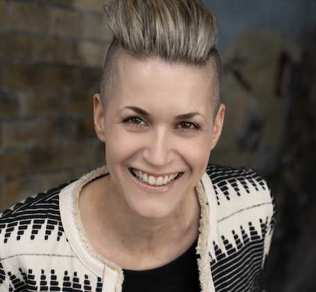 Porträtfoto von Deborah Mock